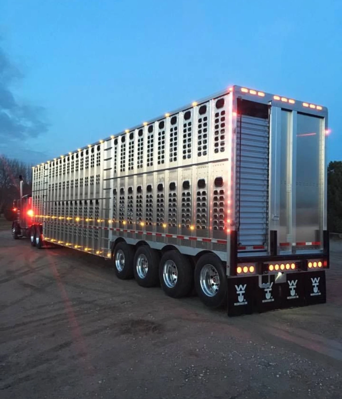 18-parked-semi-truck-trailers-in-a-row-2-acres 18-parked-semi-truck-trailers-in-a-row-2-acres